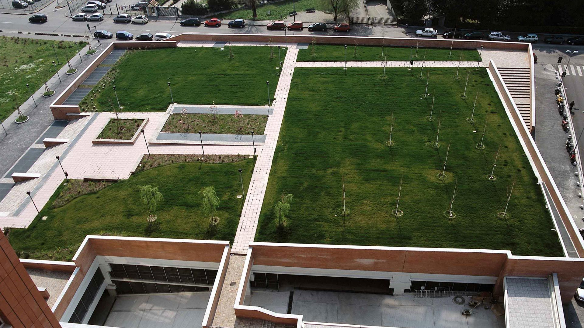 Intermodale Romolo la piazza con il parco